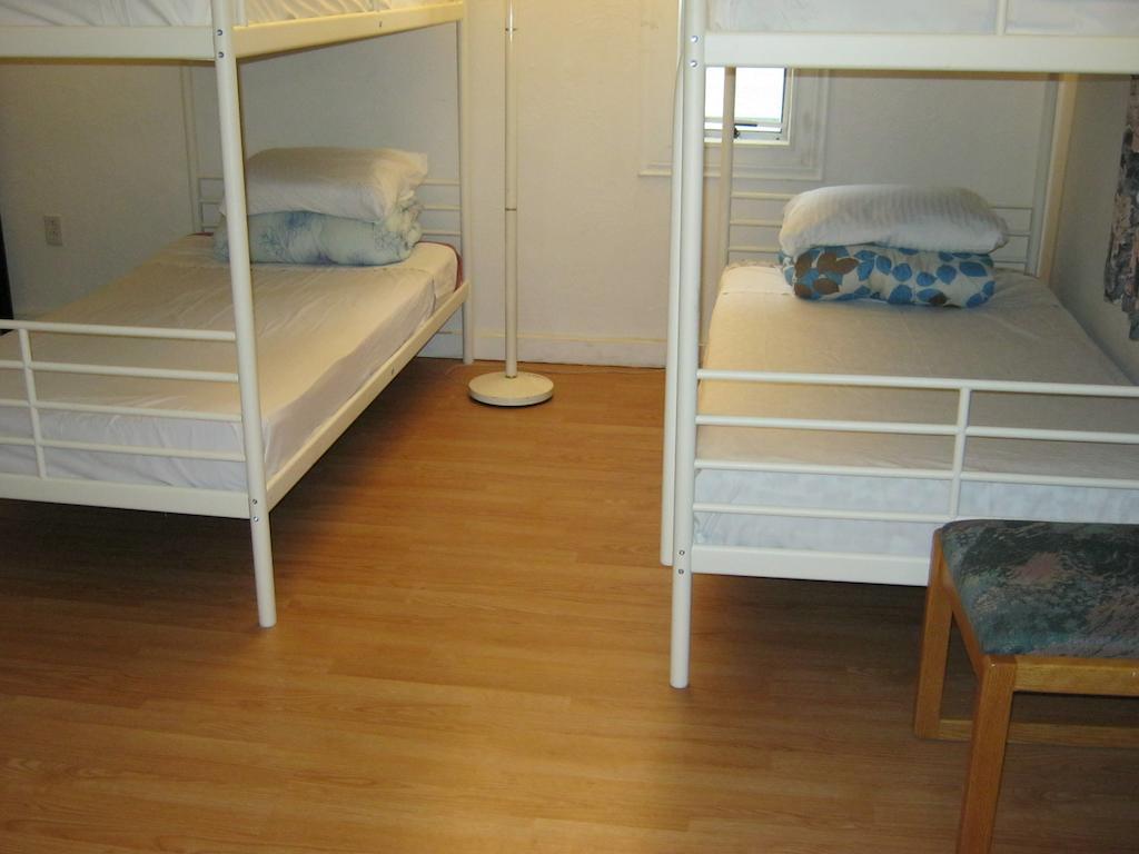 Kelowna Okanagan Lake Hostel Buitenkant foto