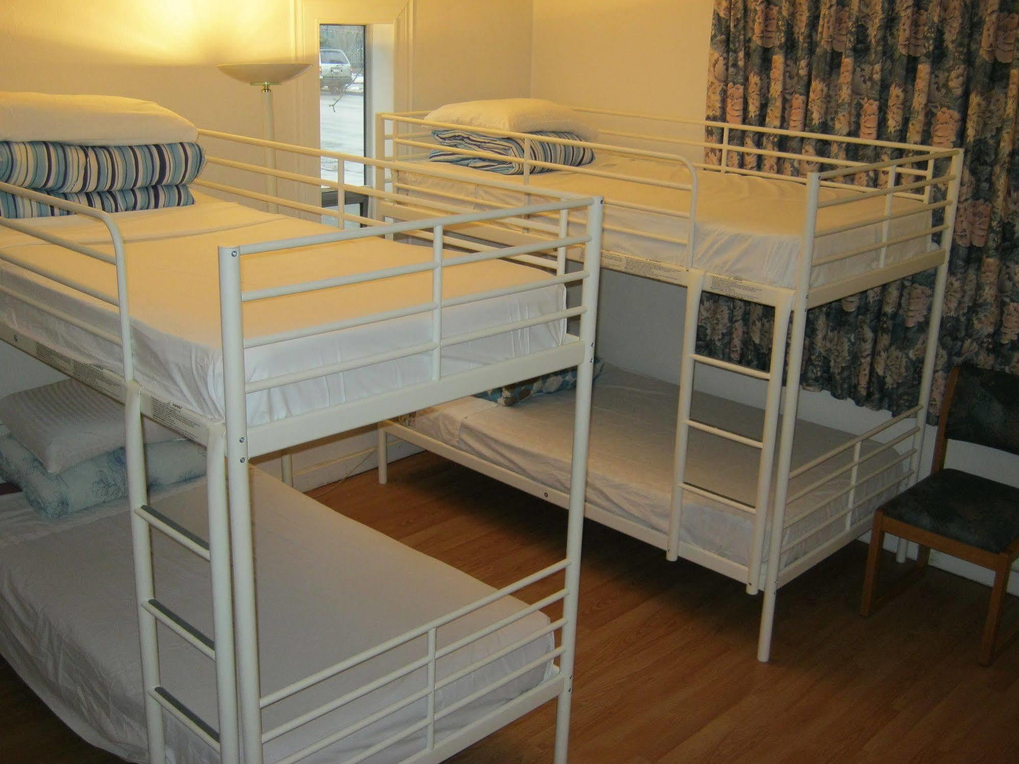 Kelowna Okanagan Lake Hostel Buitenkant foto